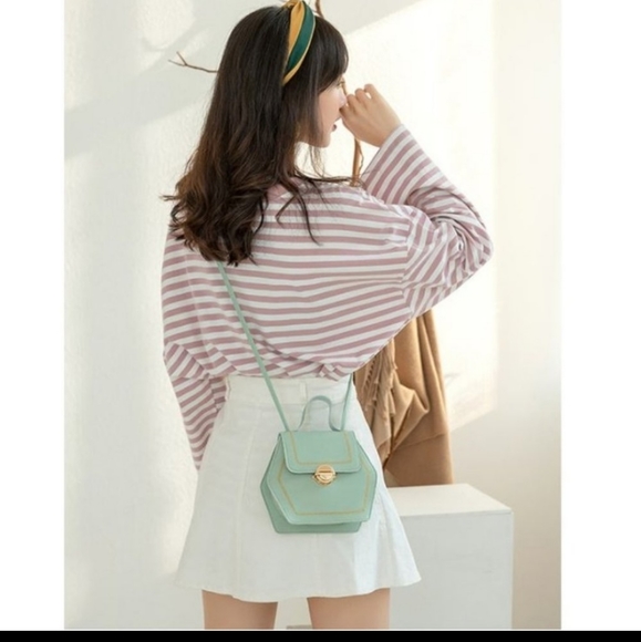 Black Mini Push Lock Polygon Shaped Satchel Bag✨️ - Picture 9 of 12